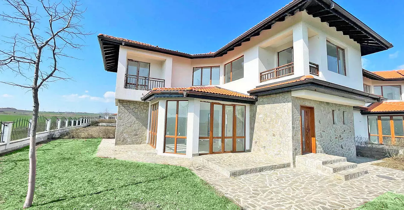 Villa 179m² in Bulgaria, Aheloy. Priced at 115000€ rent photo-1