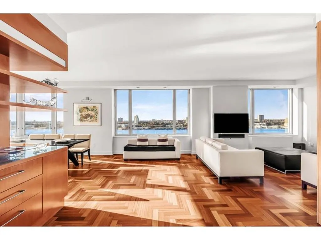 Other Properties 278m² in USA, New York. Priced at 5508800€ rent photo-1