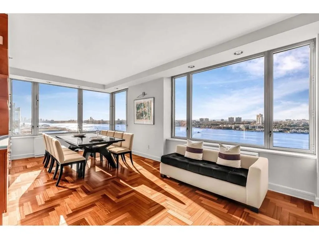 Other Properties 278m² in USA, New York. Priced at 5508800€ rent photo-2