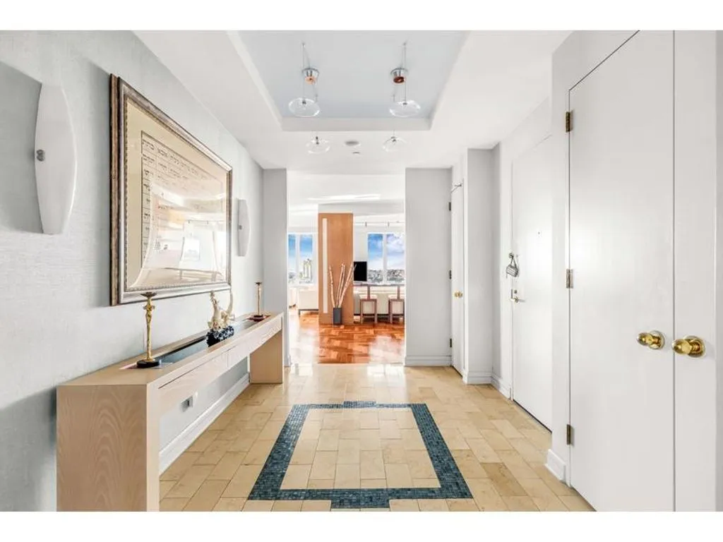 Other Properties 278m² in USA, New York. Priced at 5508800€ rent photo-4