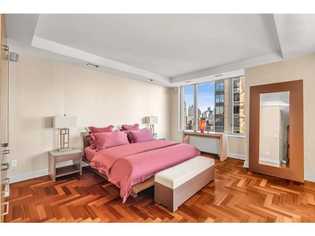 Other Properties 278m² in USA, New York. Priced at 5508800€ rent photo-5