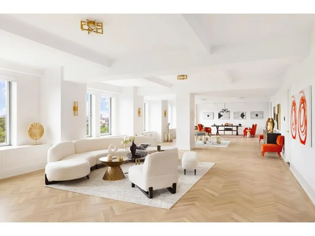 Other Properties 373m² in USA, New York. Priced at 7341700€ rent photo-3