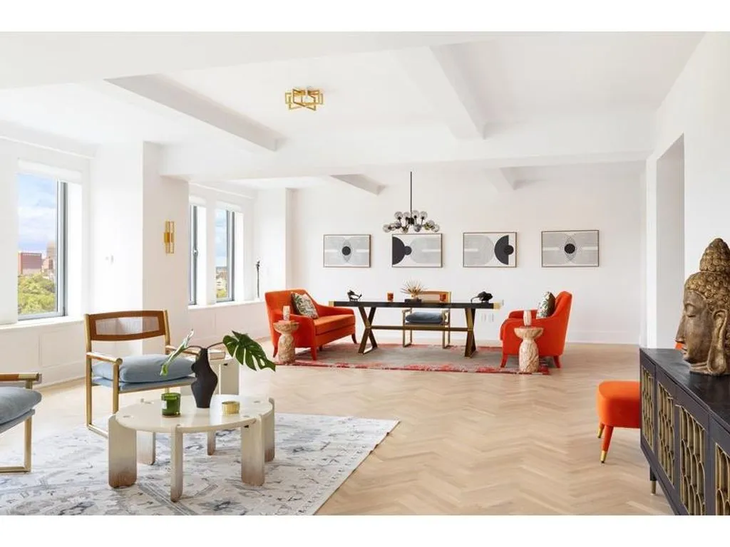 Other Properties 373m² in USA, New York. Priced at 7341700€ rent photo-6