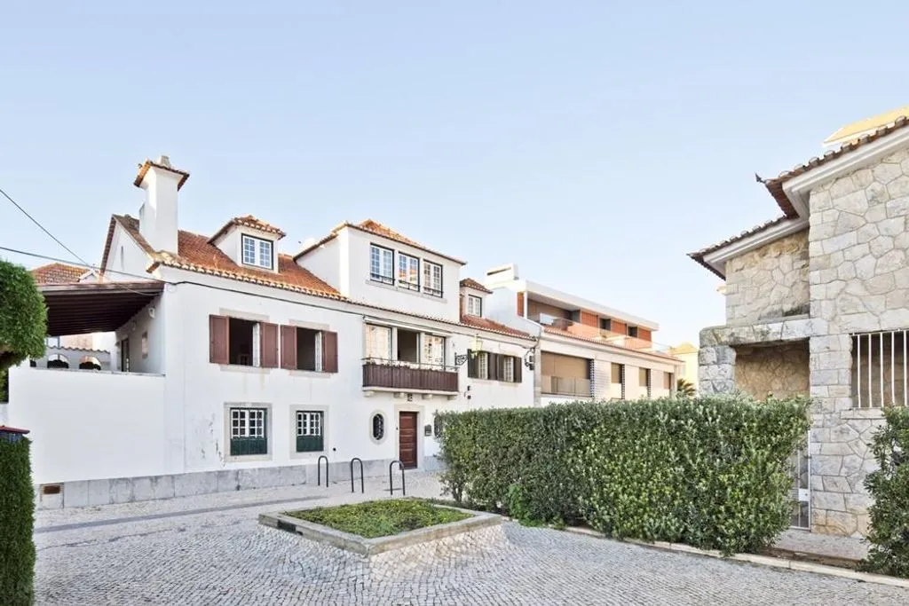House 505m² in Portugal, Estoril. Priced at 7000000€ rent photo-1