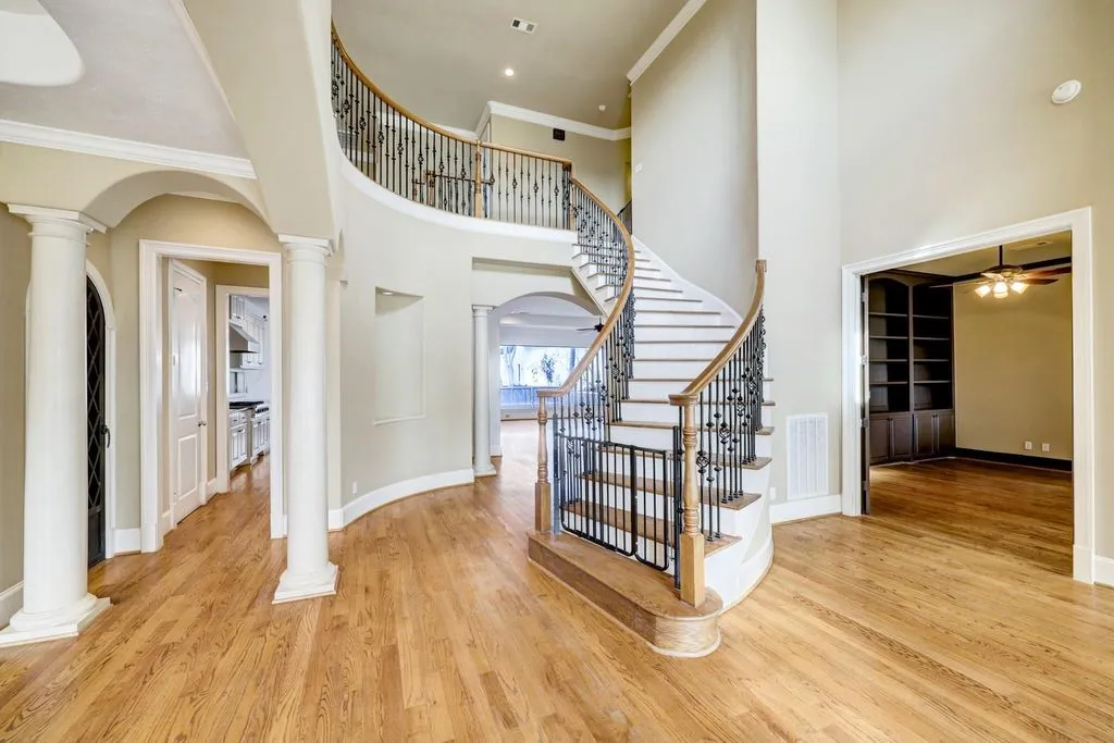 House 490m² in USA, Houston. Priced at 1262600€ rent photo-3