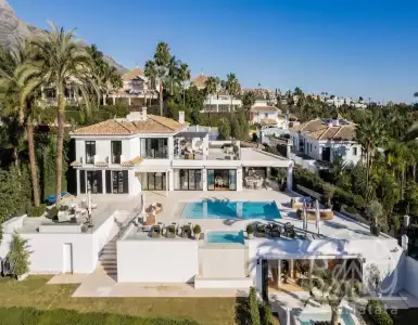 Buy in Spain for 7900000€