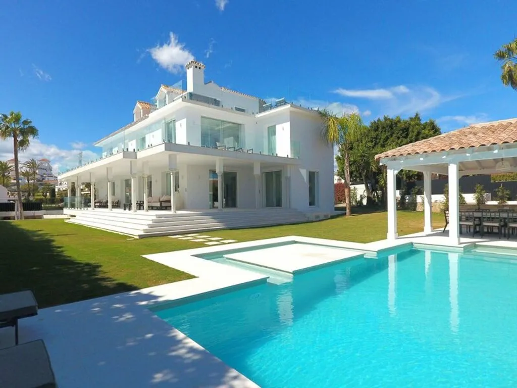 Villa 988m² in Spain, Marbella. Priced at 6995000€ rent photo-1