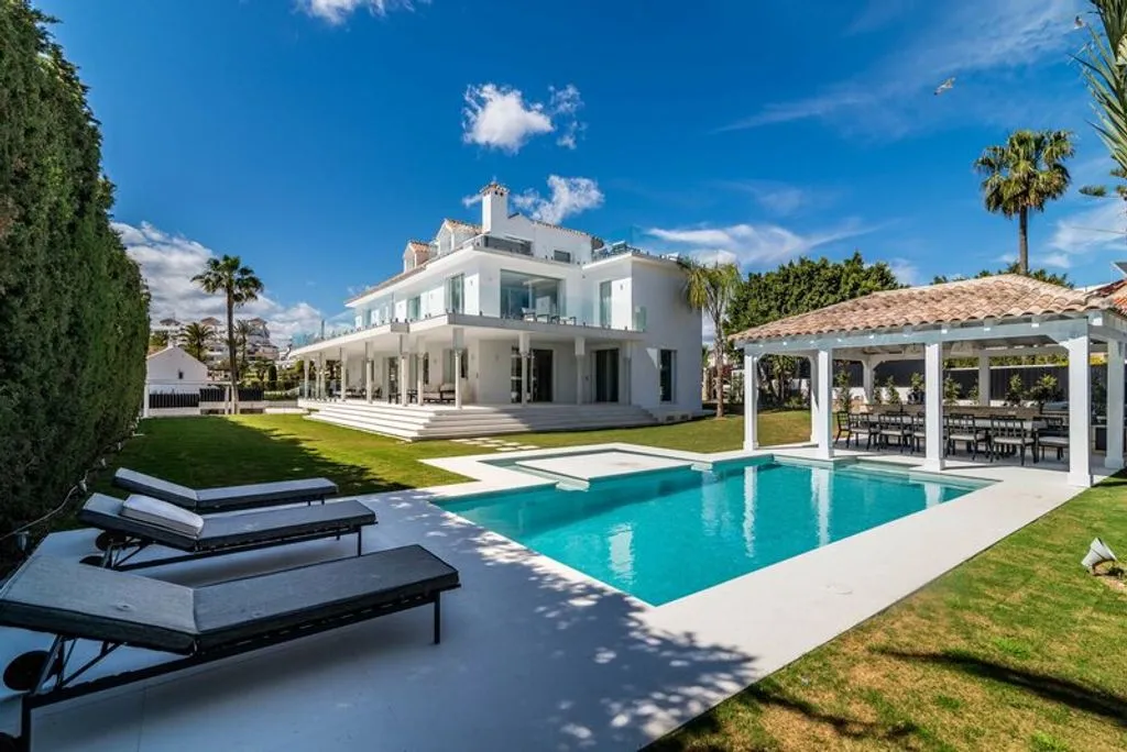 Villa 988m² in Spain, Marbella. Priced at 6995000€ rent photo-2
