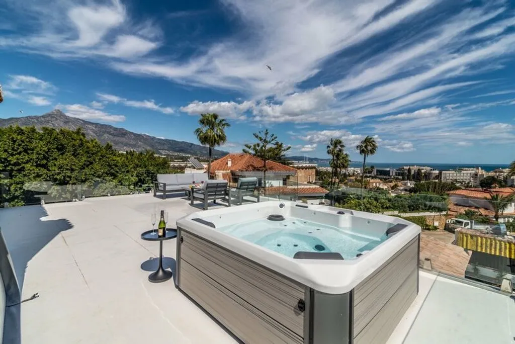 Villa 988m² in Spain, Marbella. Priced at 6995000€ rent photo-3