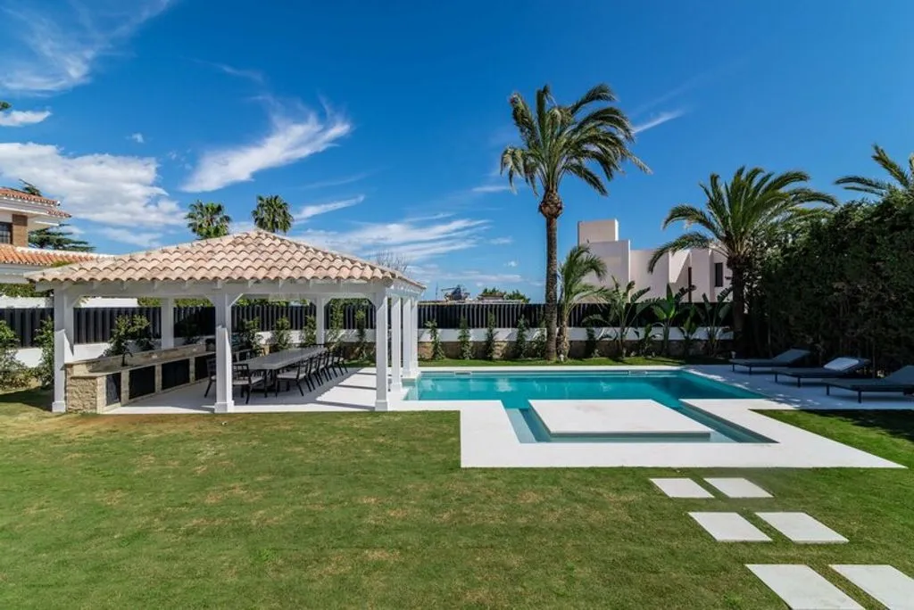 Villa 988m² in Spain, Marbella. Priced at 6995000€ rent photo-5