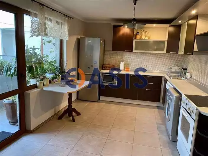 Flat 76m² in Bulgaria, Burgas. Priced at 148000€ rent photo-2