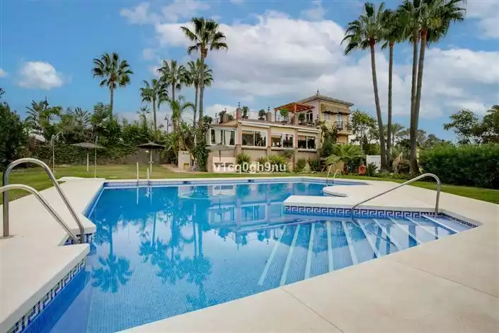 Townhouse 204m² in Spain, Estepona. Priced at 625000€ rent photo-1