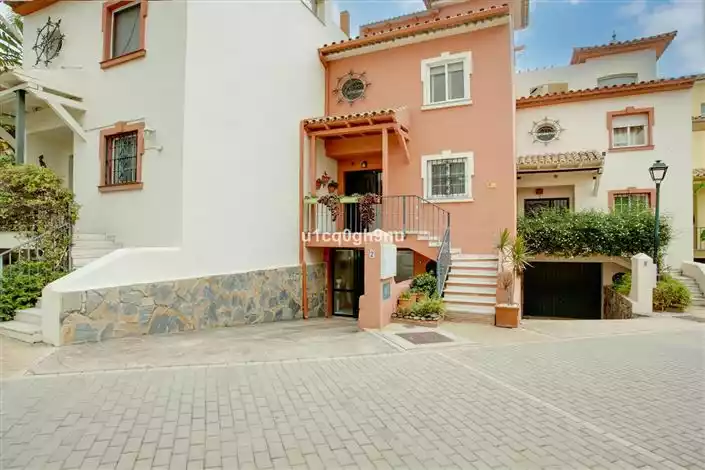 Townhouse 204m² in Spain, Estepona. Priced at 625000€ rent photo-2
