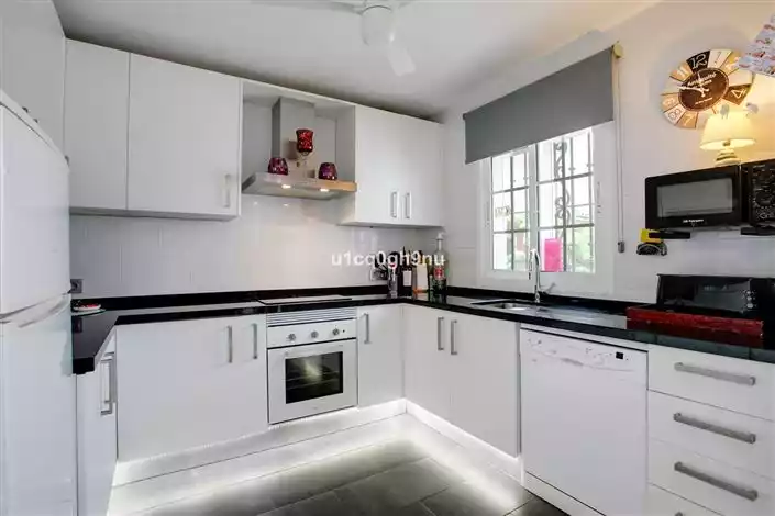 Townhouse 204m² in Spain, Estepona. Priced at 625000€ rent photo-6