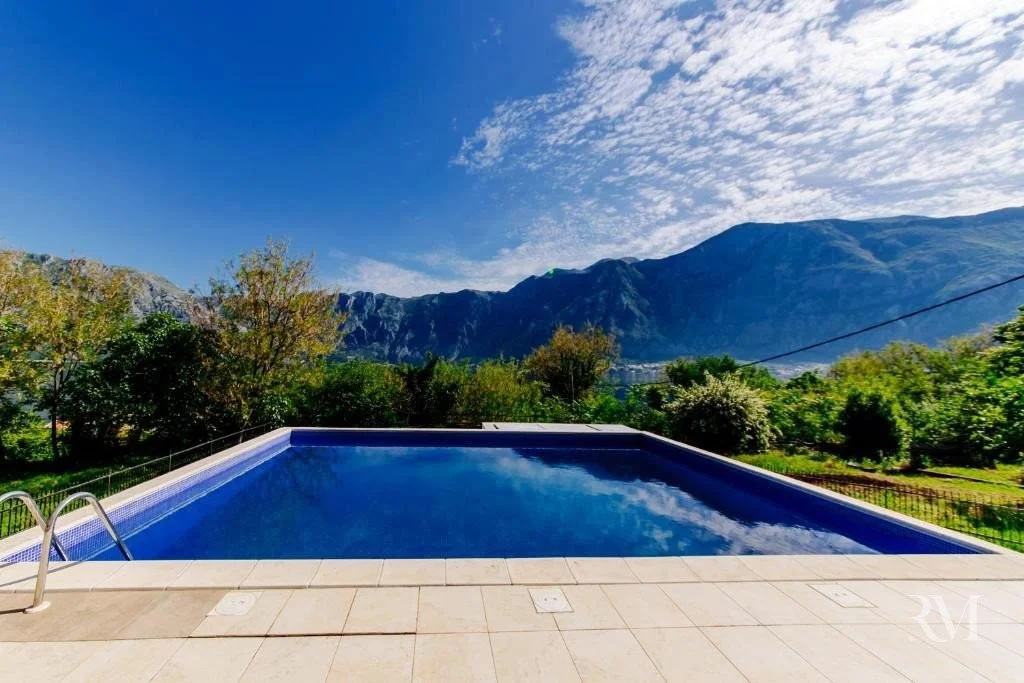 Flat 70m² in Montenegro, Kotor. Priced at 155000€ rent photo-13