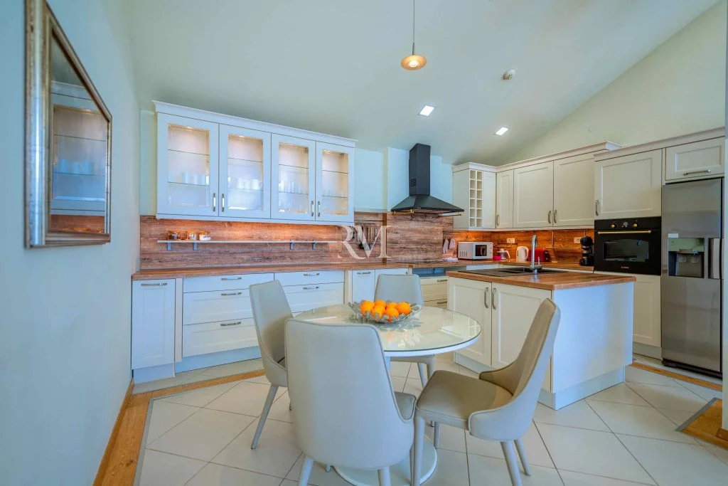 Flat 167m² in Montenegro, Kotor. Priced at 424000€ rent photo-4