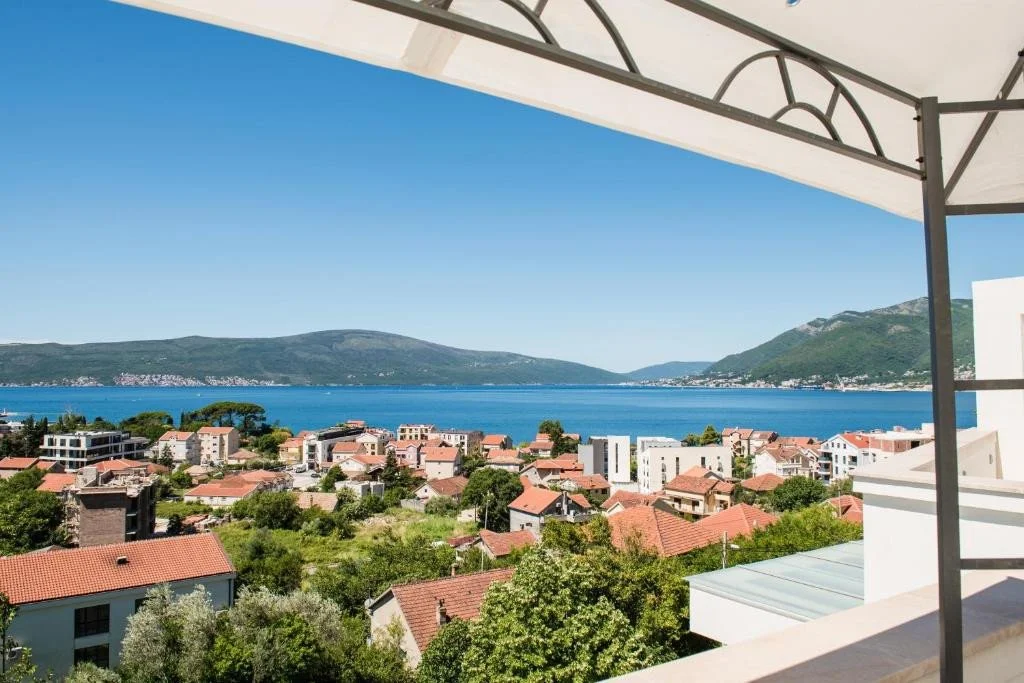 Flat 150m² in Montenegro, Tivat. Priced at 2300€ rent photo-1