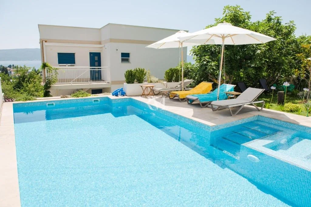Flat 150m² in Montenegro, Tivat. Priced at 2300€ rent photo-6