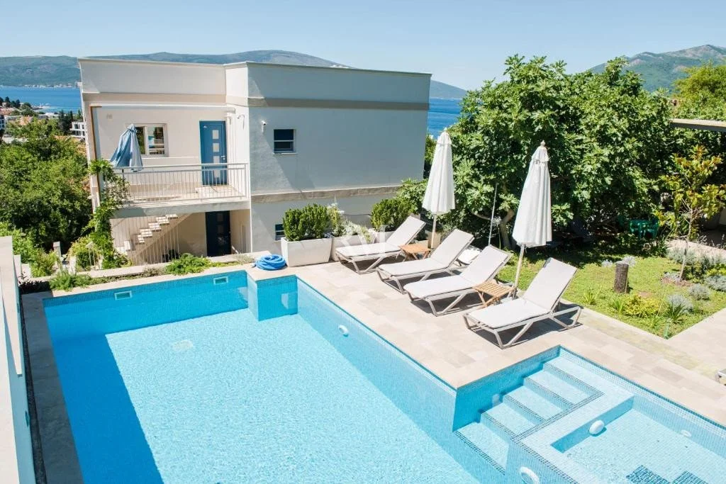 Flat 150m² in Montenegro, Tivat. Priced at 2300€ rent photo-7