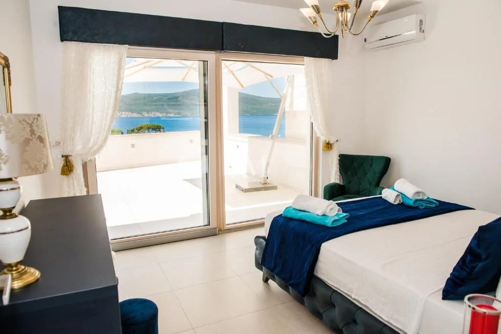 Flat 150m² in Montenegro, Tivat. Priced at 2300€ rent photo-15