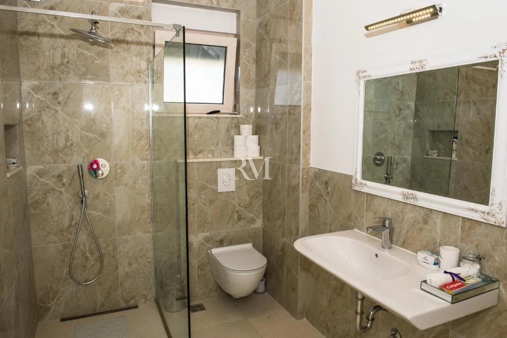 Flat 150m² in Montenegro, Tivat. Priced at 2300€ rent photo-17