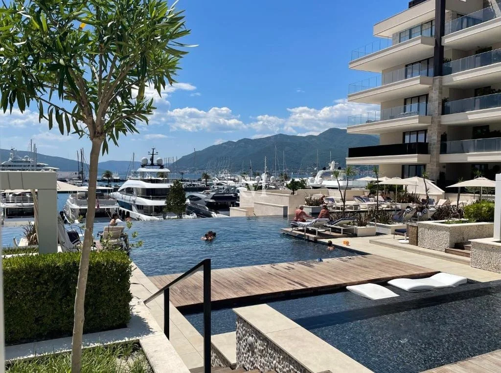 Flat 81m² in Montenegro, Tivat. Priced at 4500€ rent photo-10
