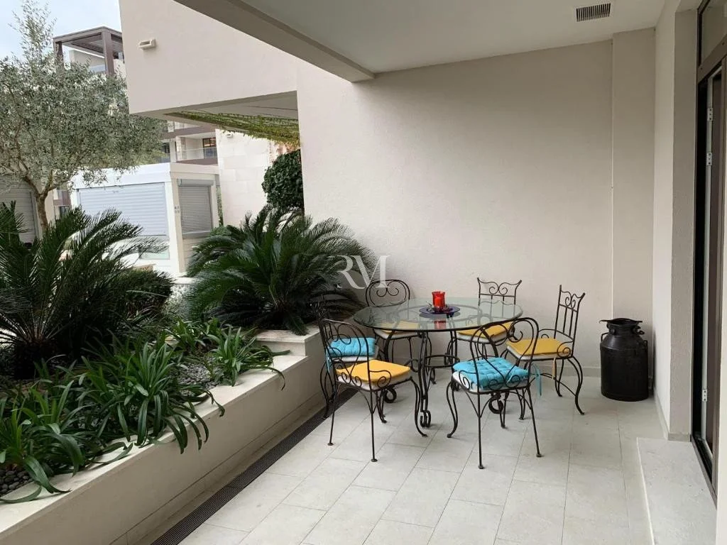 Flat 81m² in Montenegro, Tivat. Priced at 4500€ rent photo-11