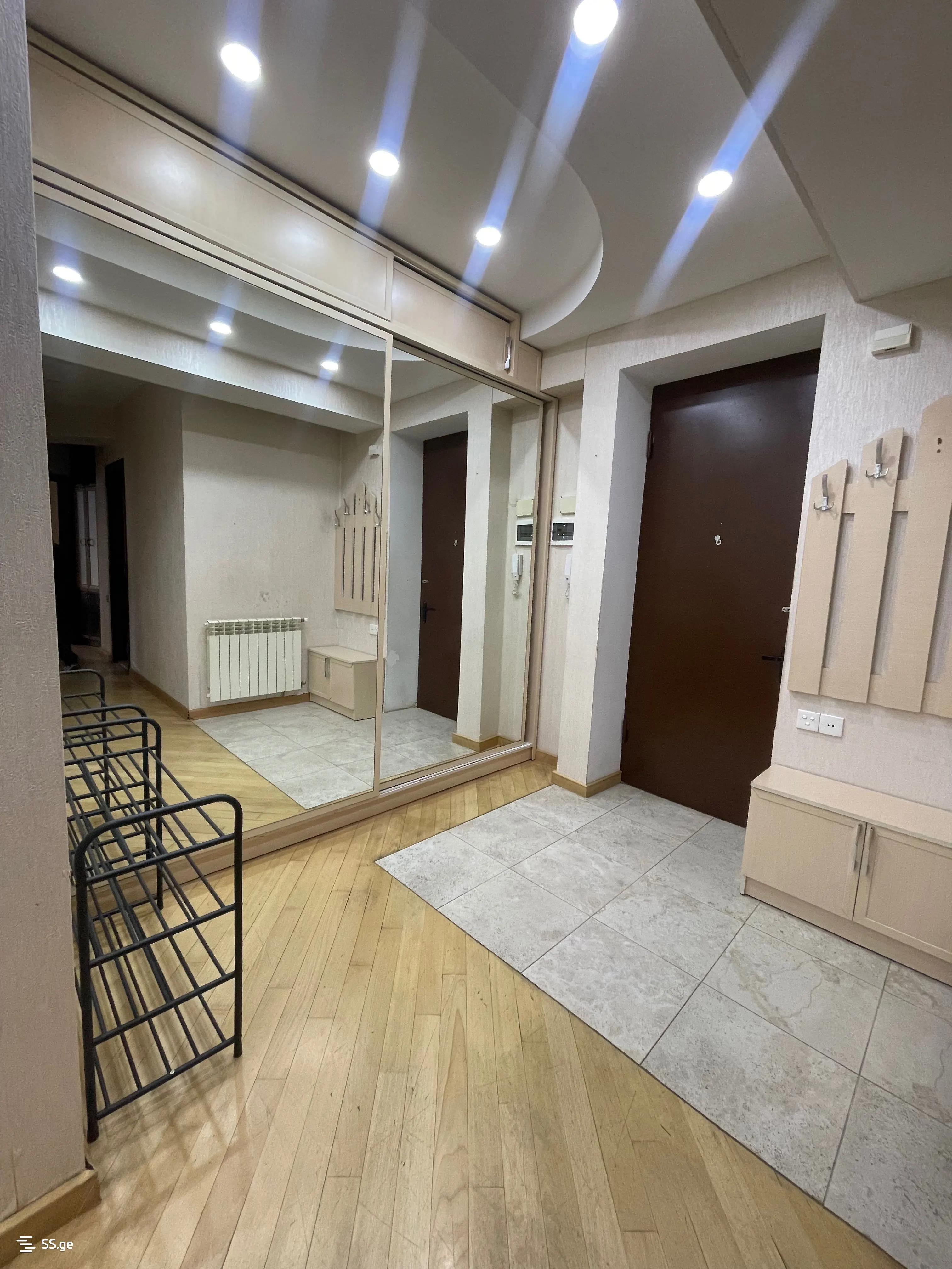 Flat 90m² in Montenegro, Kotor. Priced at 1000€ rent photo-3