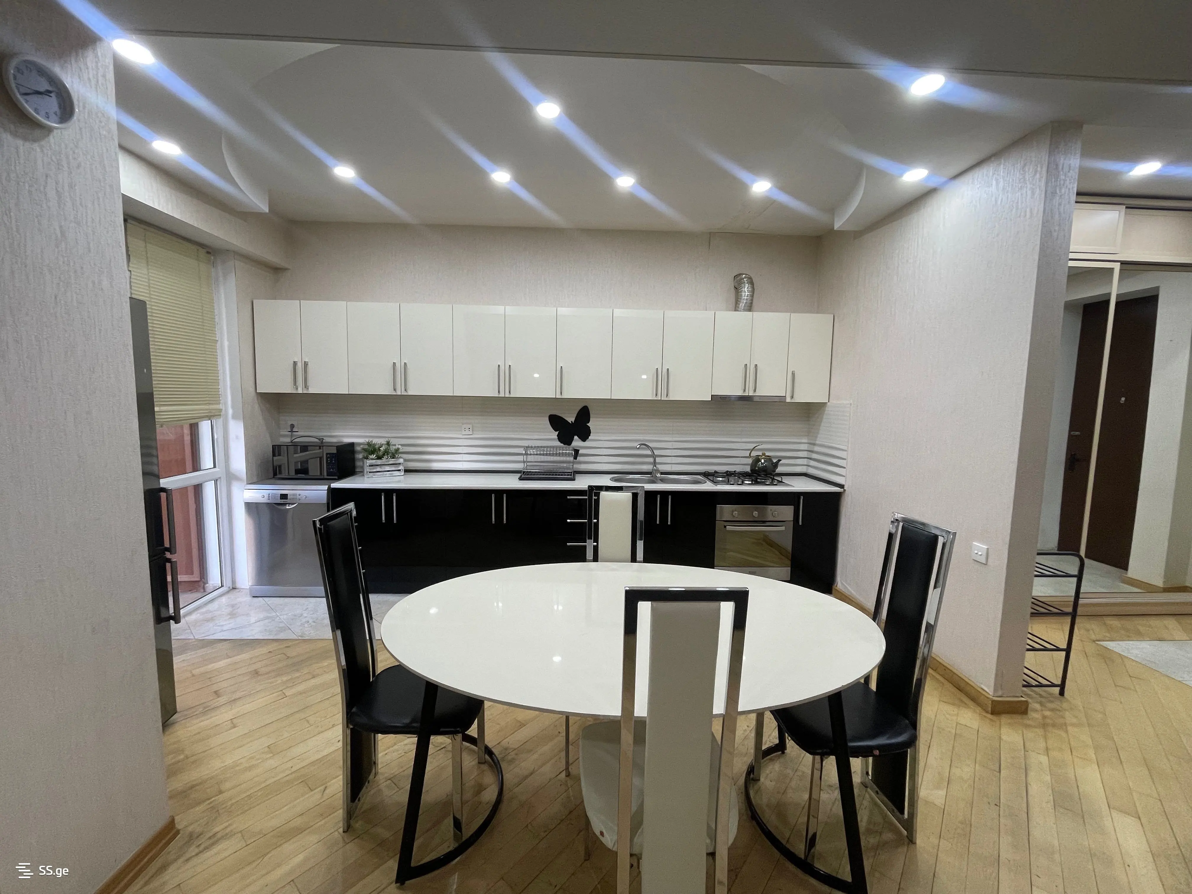 Flat 90m² in Montenegro, Kotor. Priced at 1000€ rent photo-7