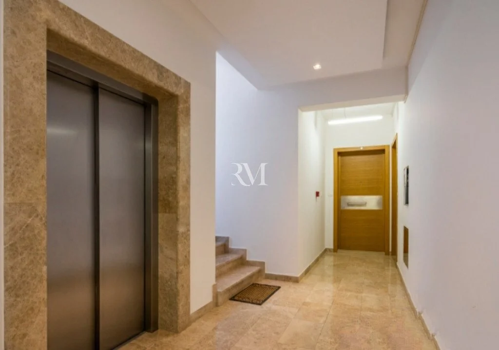 Flat 122m² in Montenegro, Budva. Priced at 450000€ rent photo-4