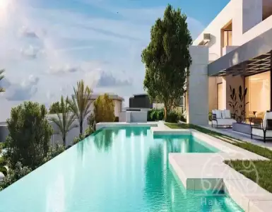 Buy in Spain for 8875000€