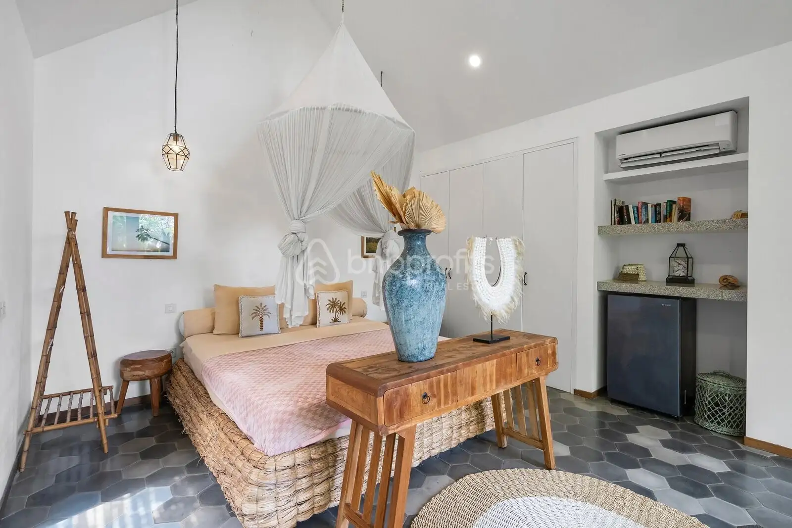 Villa 360m² in Indonesia, Canggu-Pererenan. Priced at 399000$ rent photo-18