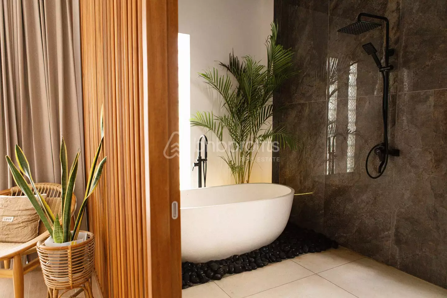 Villa 91m² in Indonesia, Bukit-Ungasan. Priced at 260000$ rent photo-16