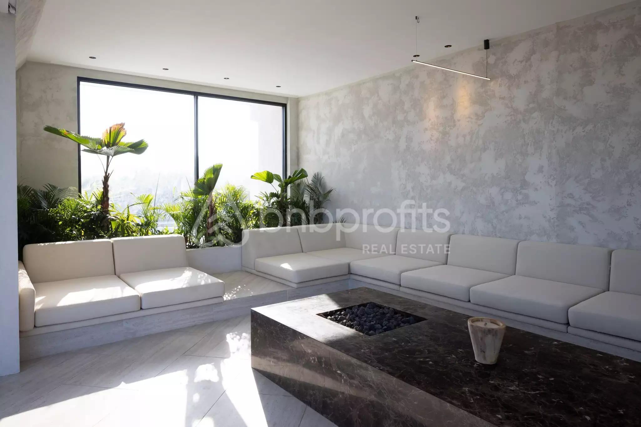 Villa 414m² in Indonesia, Bukit-Pecatu. Priced at 1800000$ rent photo-8