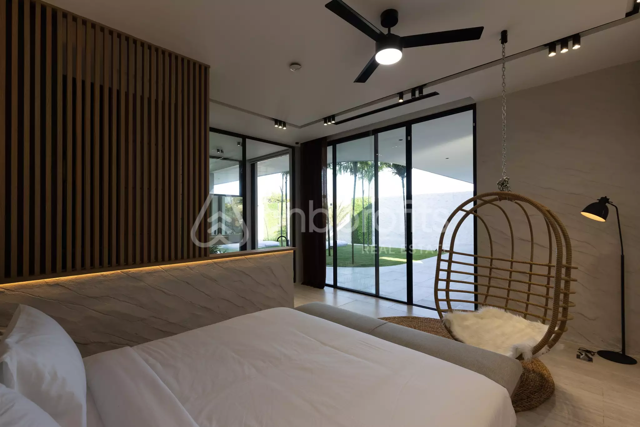 Villa 414m² in Indonesia, Bukit-Pecatu. Priced at 1800000$ rent photo-9