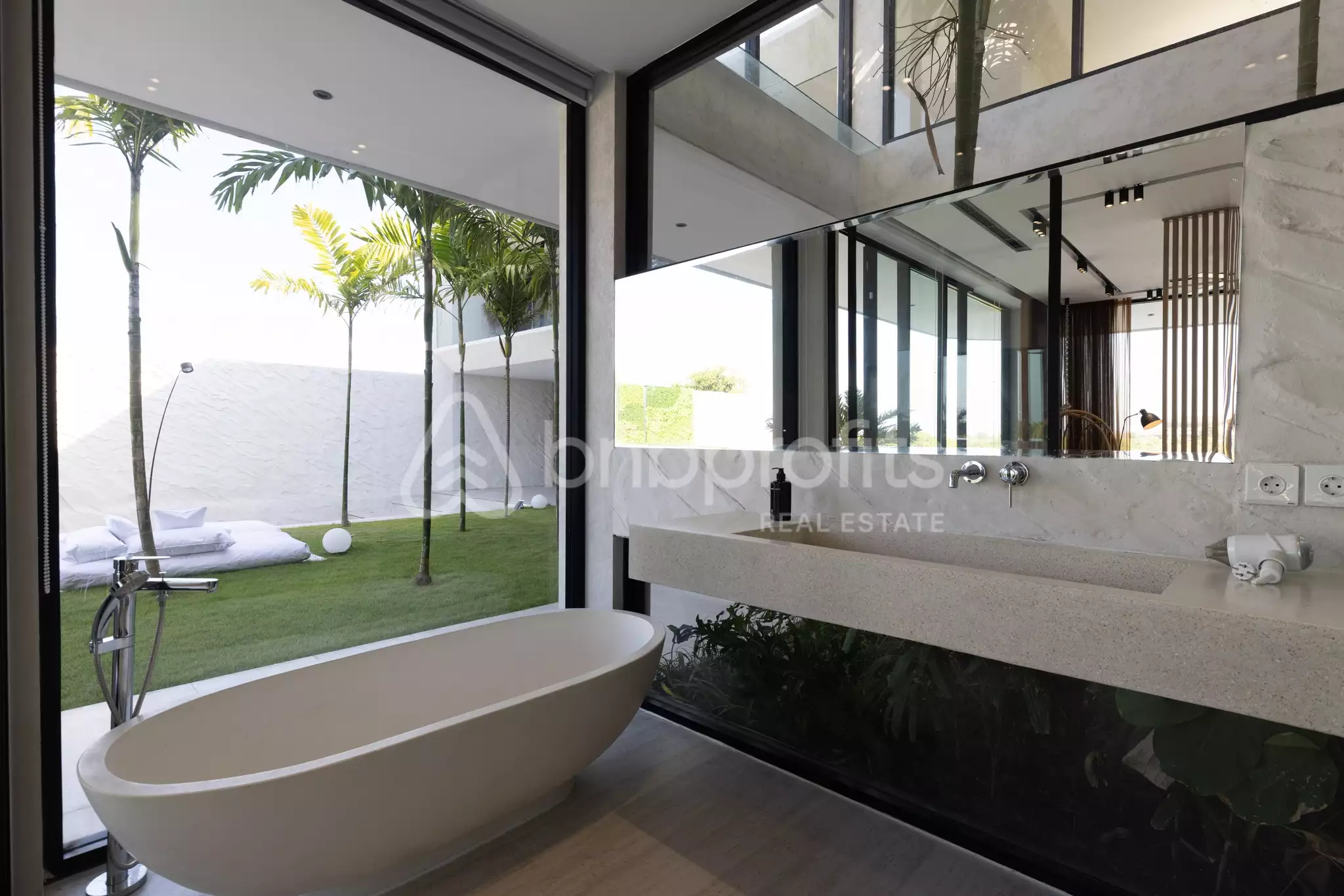 Villa 414m² in Indonesia, Bukit-Pecatu. Priced at 1800000$ rent photo-12