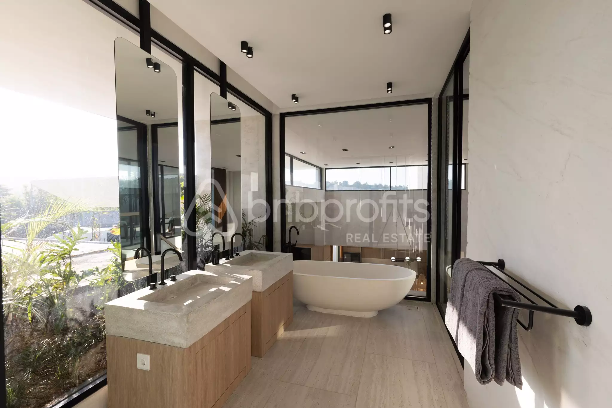 Villa 414m² in Indonesia, Bukit-Pecatu. Priced at 1800000$ rent photo-14