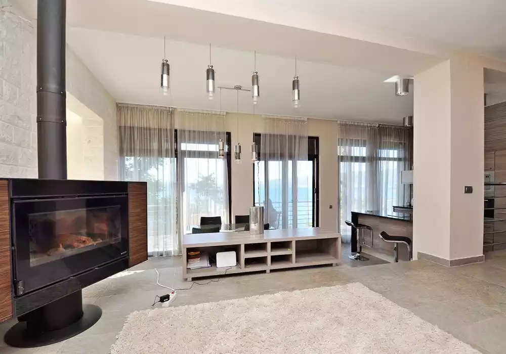Villa 375m² in Montenegro, Dobrota. Priced at 290000€ rent photo-14