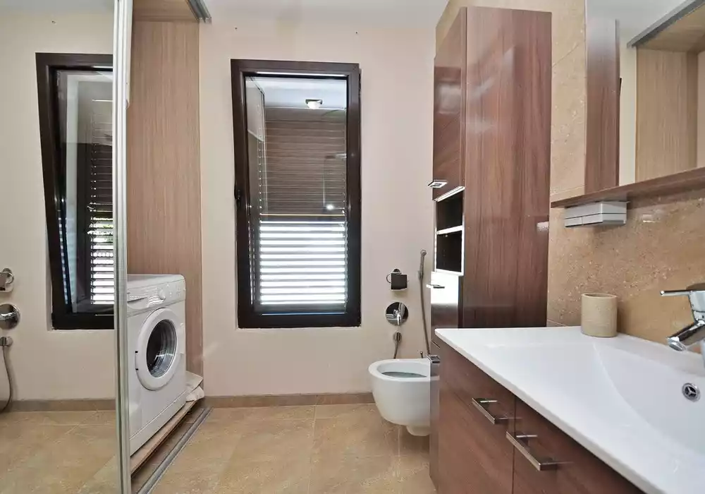 Villa 375m² in Montenegro, Dobrota. Priced at 290000€ rent photo-23