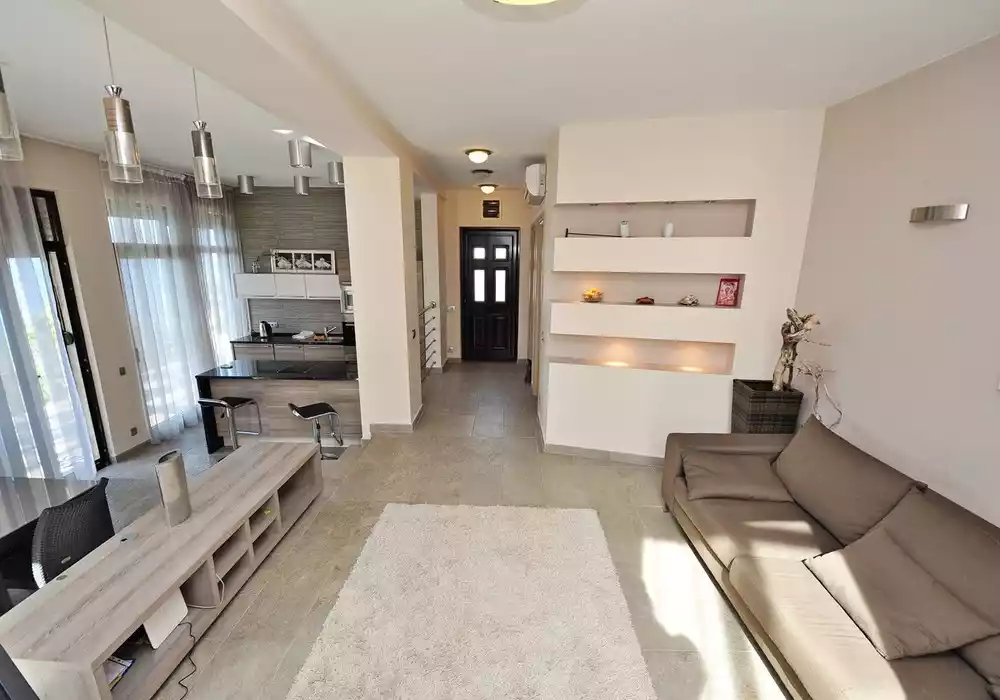 Villa 375m² in Montenegro, Dobrota. Priced at 290000€ rent photo-29