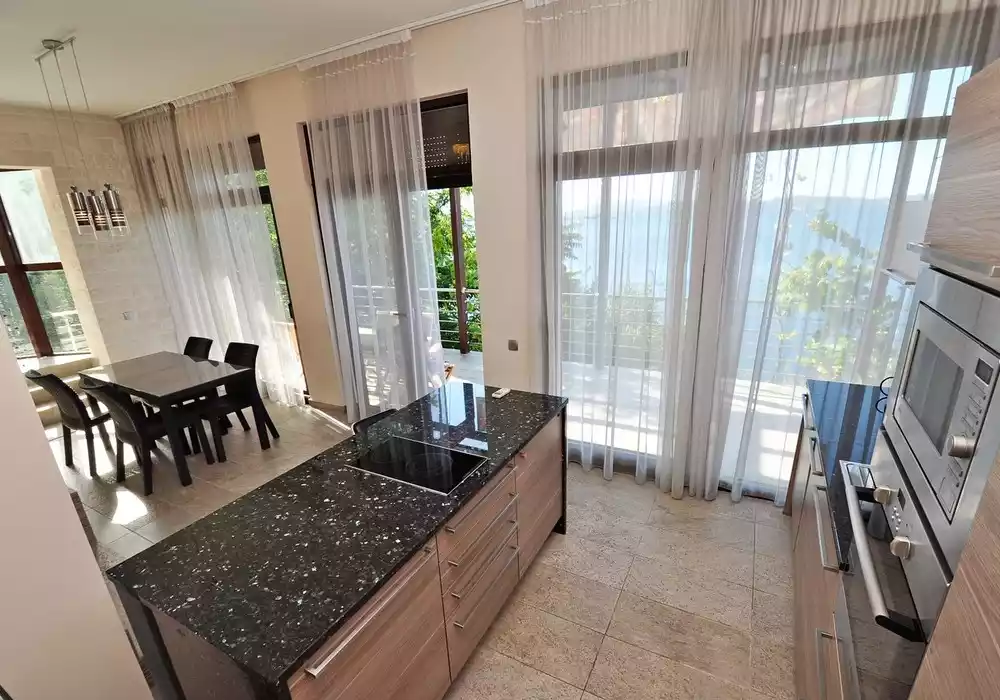 Villa 375m² in Montenegro, Dobrota. Priced at 290000€ rent photo-30