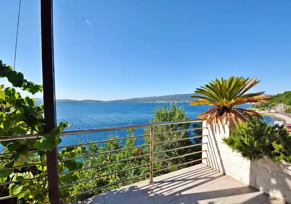 Villa 375m² in Montenegro, Dobrota. Priced at 290000€ rent photo-38