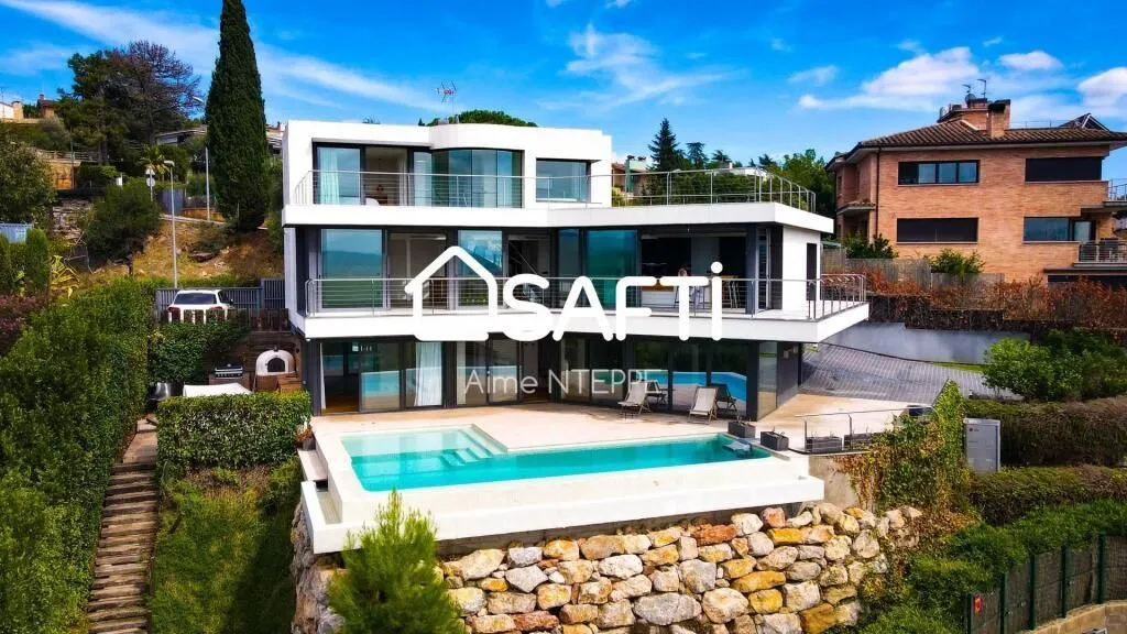 Villa 358m² in Spain, Girona. Priced at 1870000€ rent photo-3