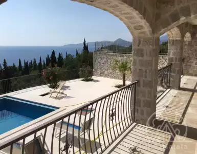 Buy in Montenegro for 900000€