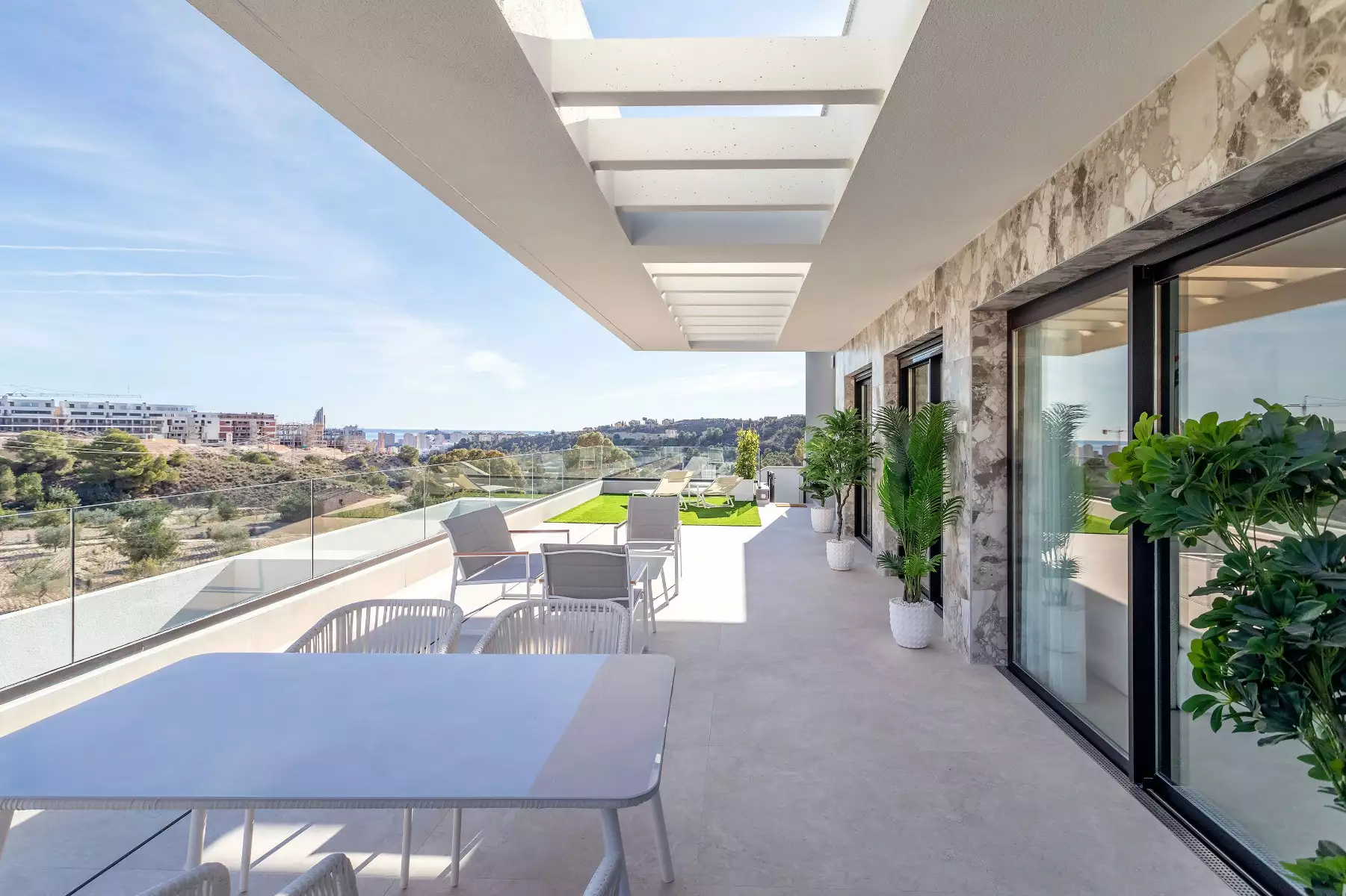 House 72m² in Spain, Benidorm. Priced at 345000€ rent photo-2
