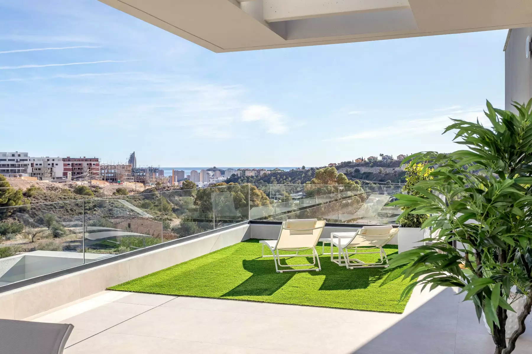 House 72m² in Spain, Benidorm. Priced at 345000€ rent photo-3