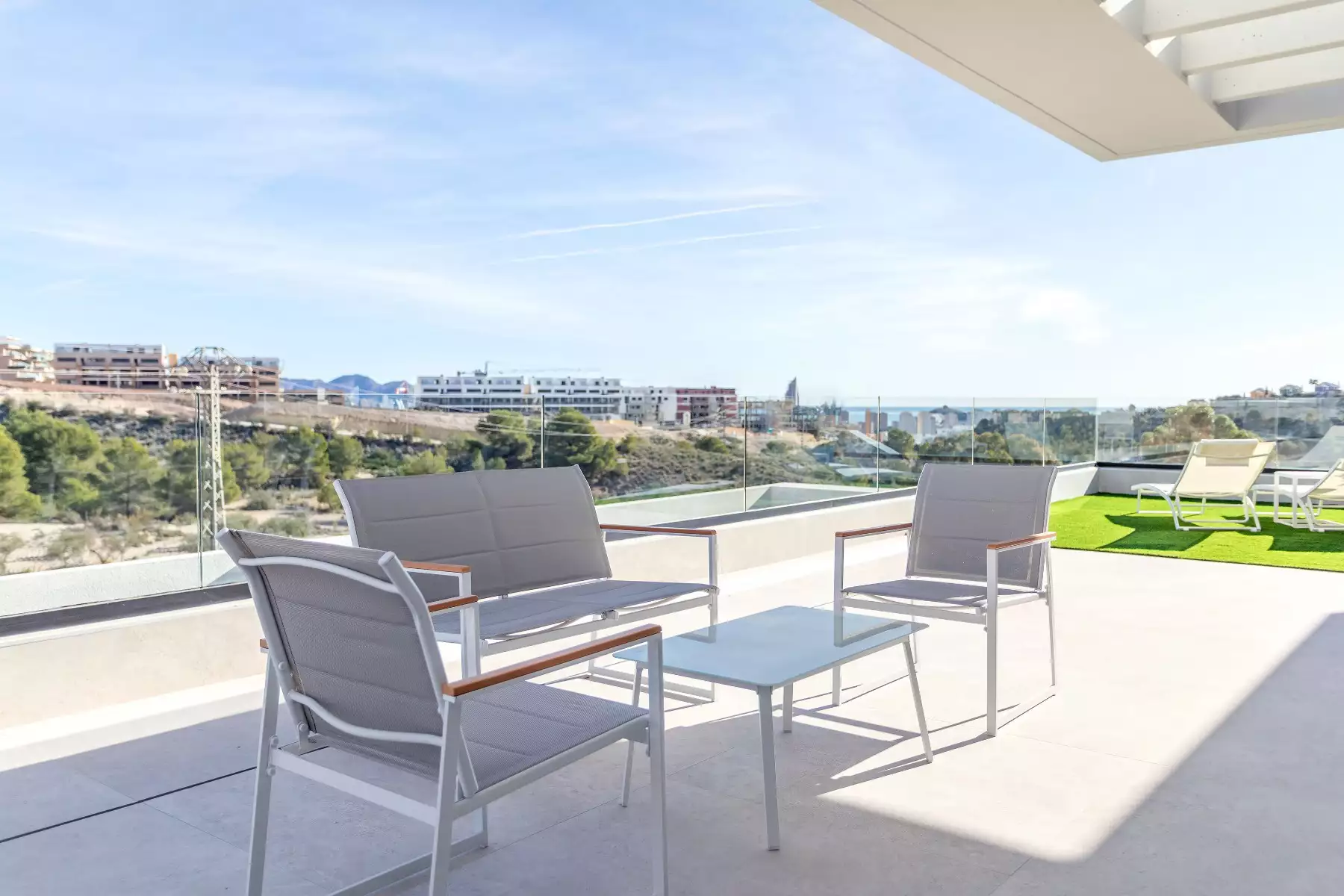 House 72m² in Spain, Benidorm. Priced at 345000€ rent photo-4