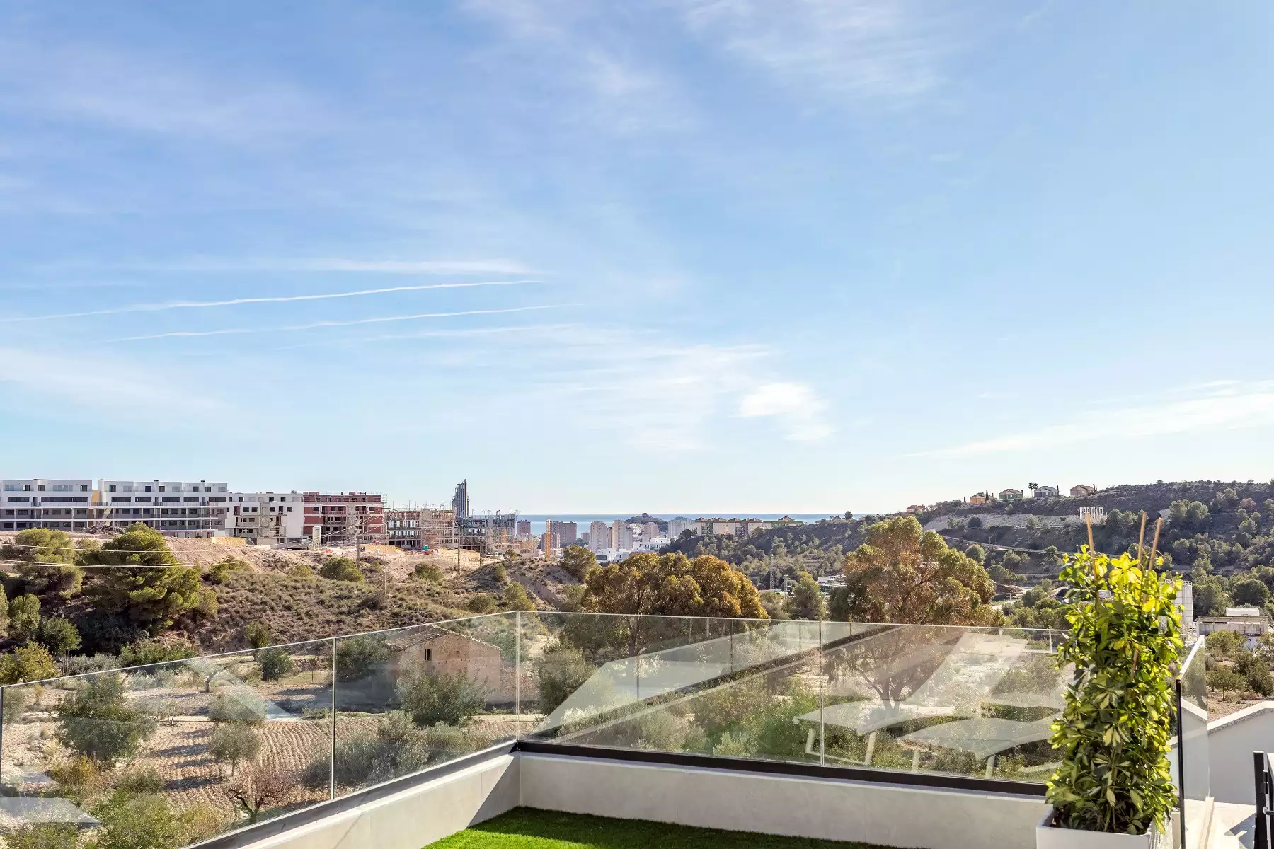 House 72m² in Spain, Benidorm. Priced at 345000€ rent photo-6