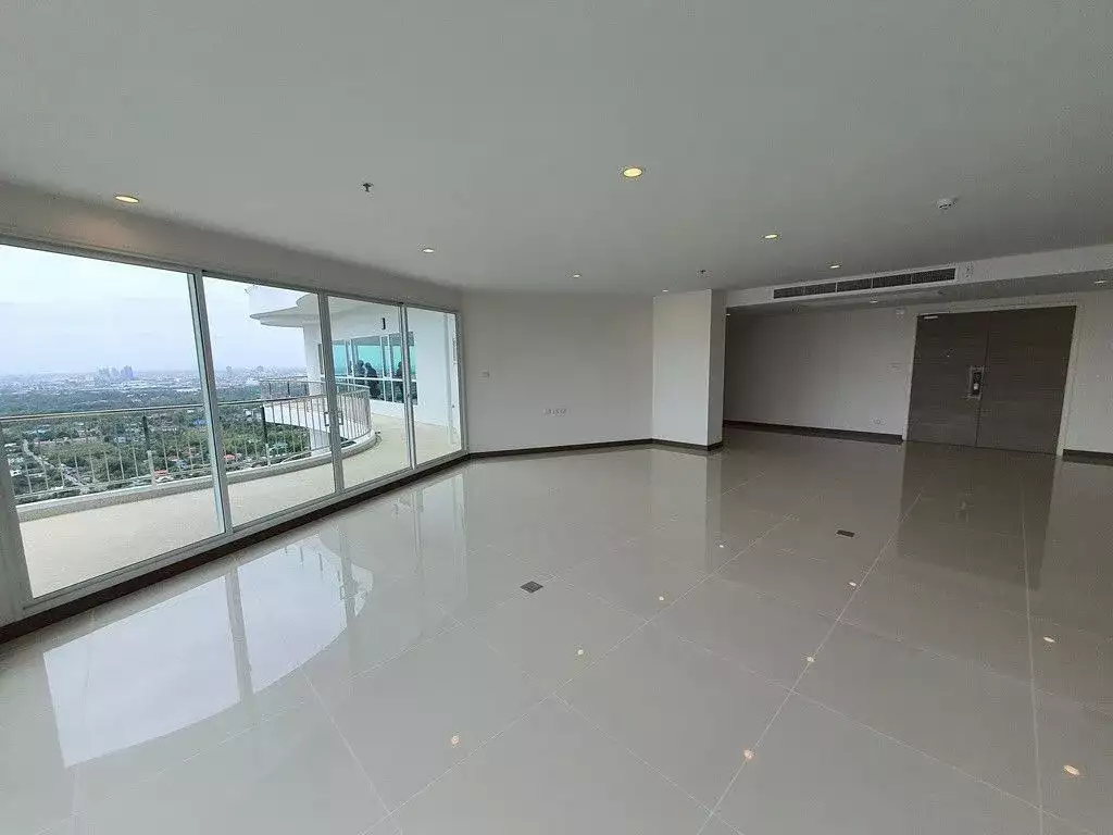 Other Properties 458m² in Thailand, Bangkok. Priced at 5640€ rent photo-6