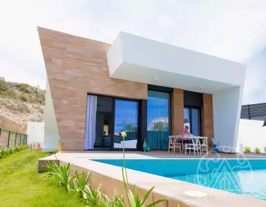 Buy in Spain for 619000€